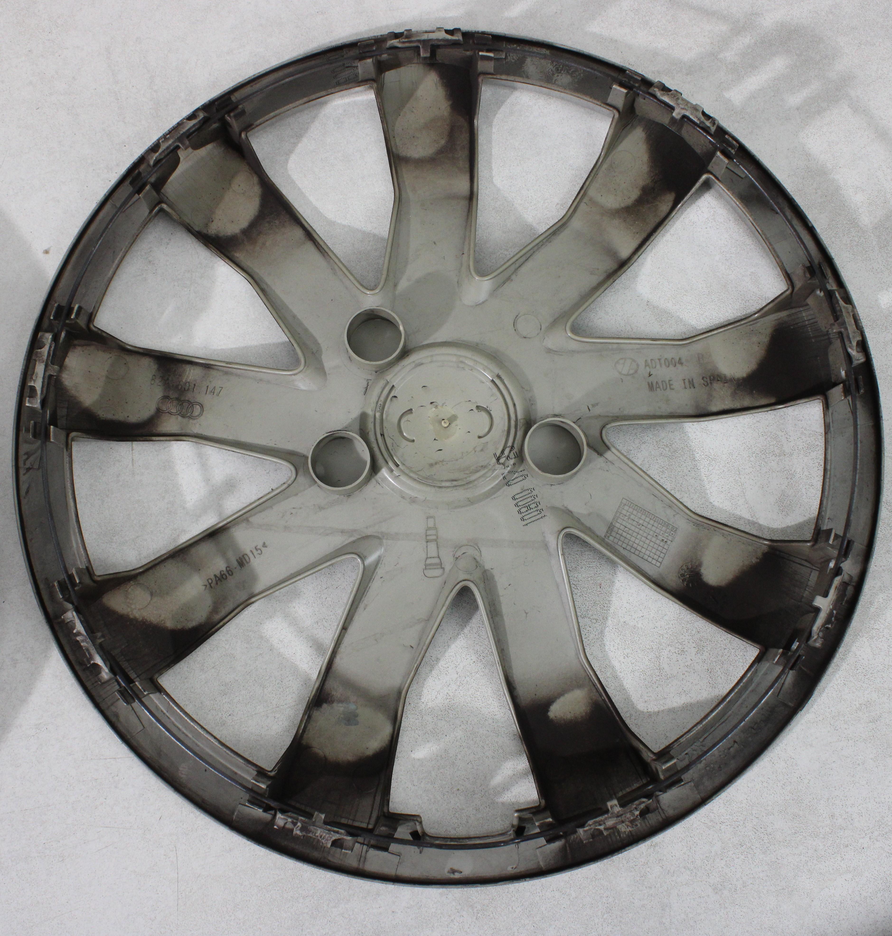 4 ORIGINAL 15" RADKAPPEN RADZIERBLENDEN AUDI A1 GB 82A601147 15 ZOLL