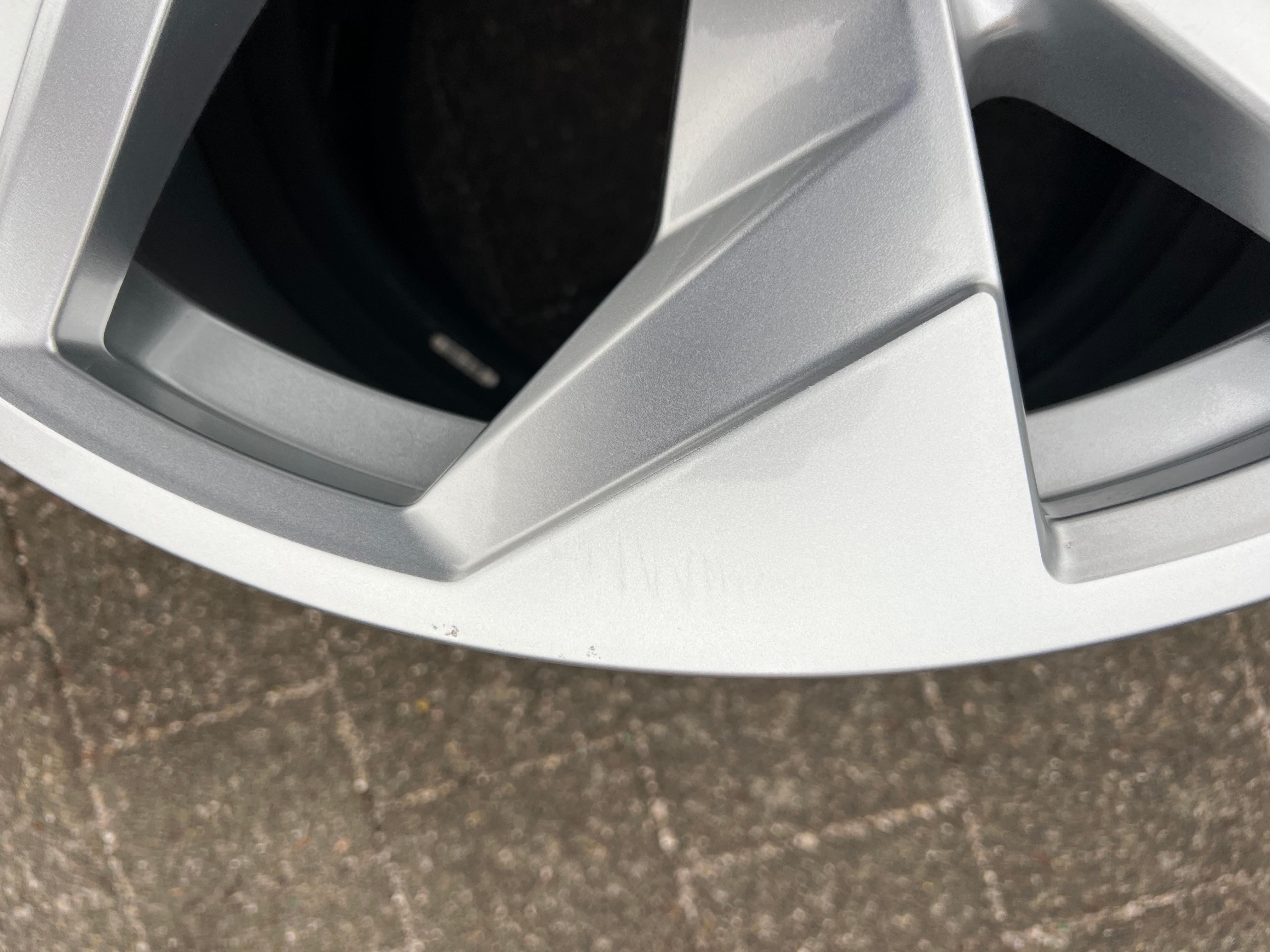 1 X LLANTA DE ALEACIÓN ORIGINAL DE 23" PARA AUDI Q8 4M8601025AF 10,5x23 ET18, ENVÍO GRATUITO
