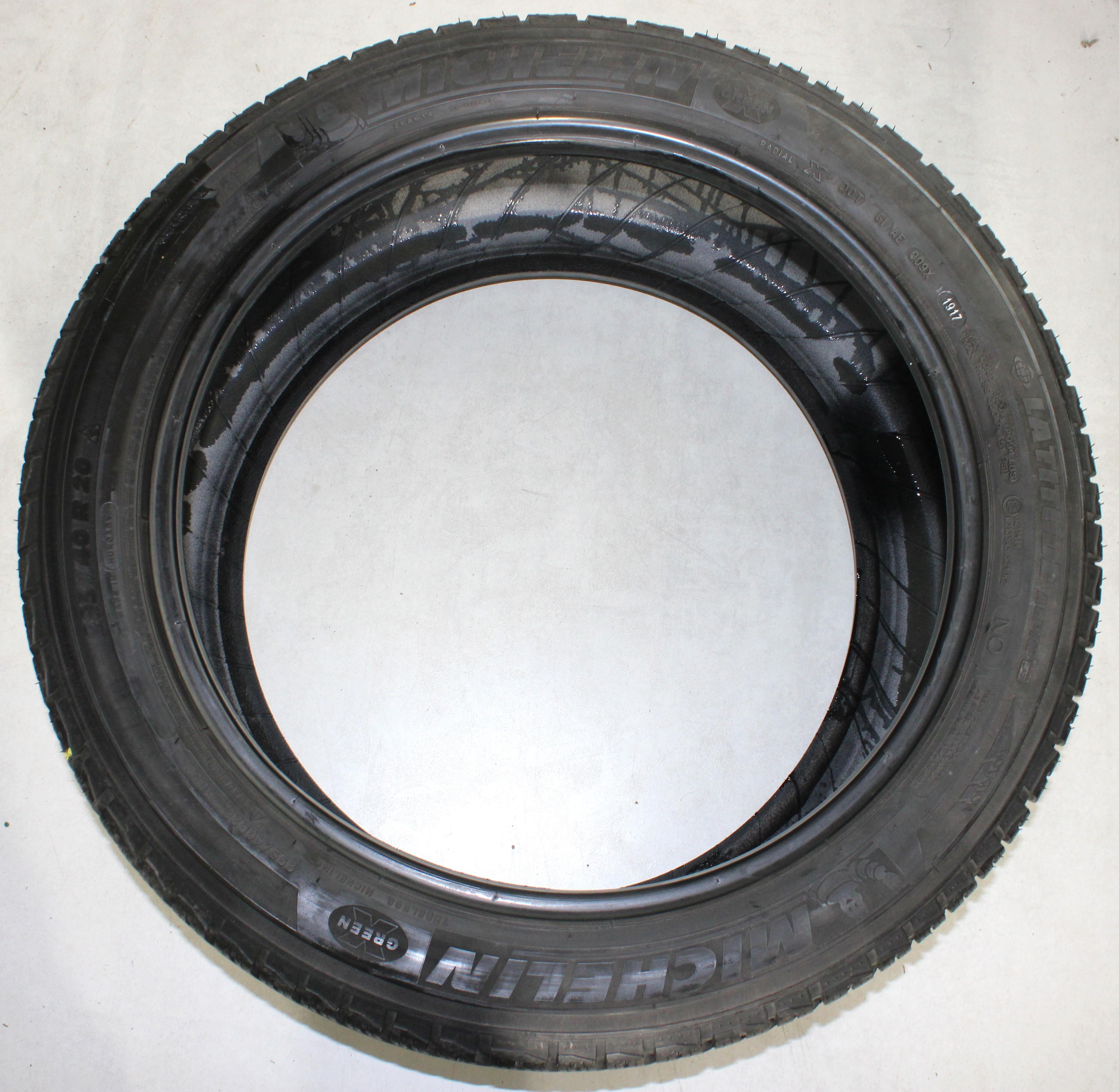 2 x 295/40R20 106V Winterreifen Michelin Latitude Alpin LA2 N0 in der Mitte 4,5-5mm und auf den Schultern 5,5-6mm. 2017